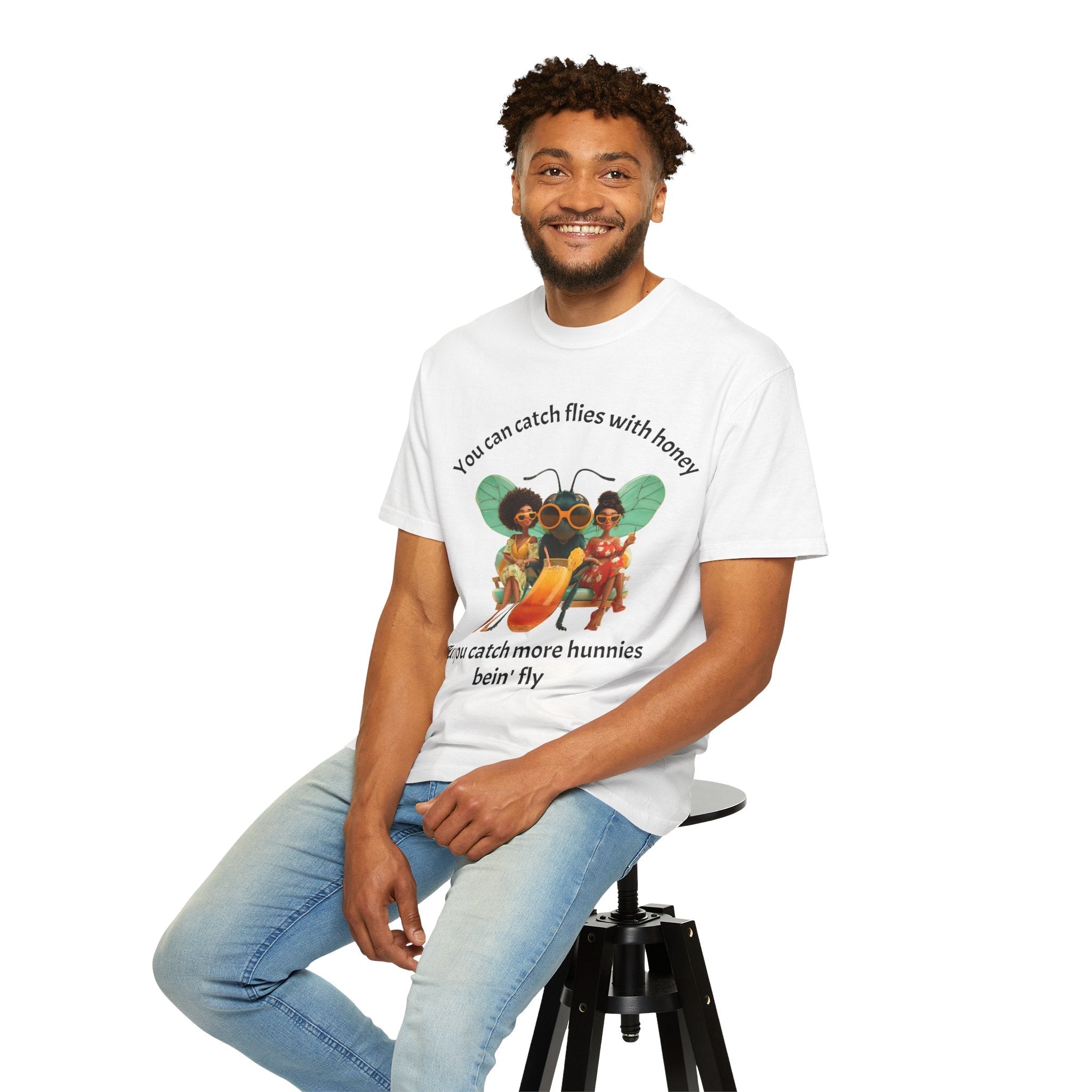 White / Crew-Neck: ’Catch More Hunnies’ - Graphic Tee - T-Shirt